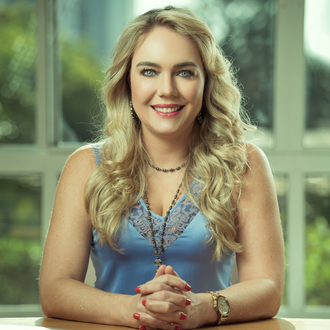 Dra. Vanessa Nani, cirurgiã-dentista e especialista em Radiologia Odontológica, na clínica Prime Saúde Oral em Alphaville